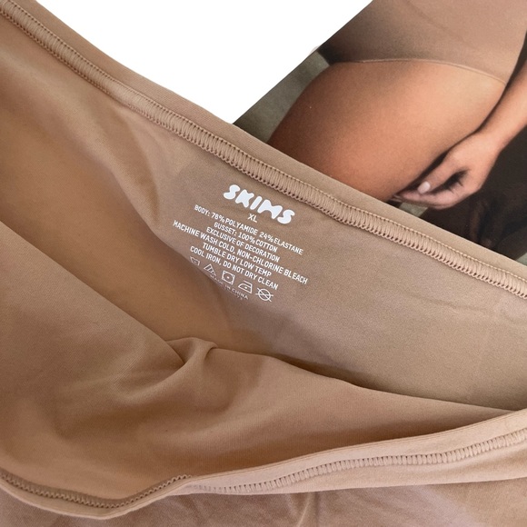 SKIMS Fits Everybody Cheeky Briefs - Picture 2 of 3
